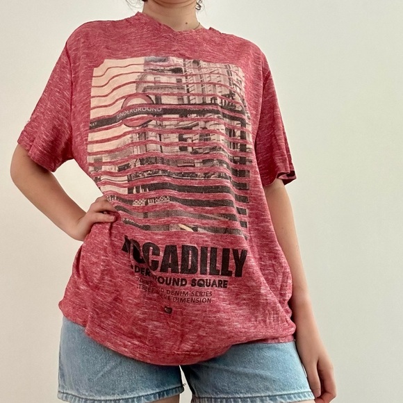 POINT ZERO RED V NECK LONDON PRINT TEE - L - Picture 3 of 12